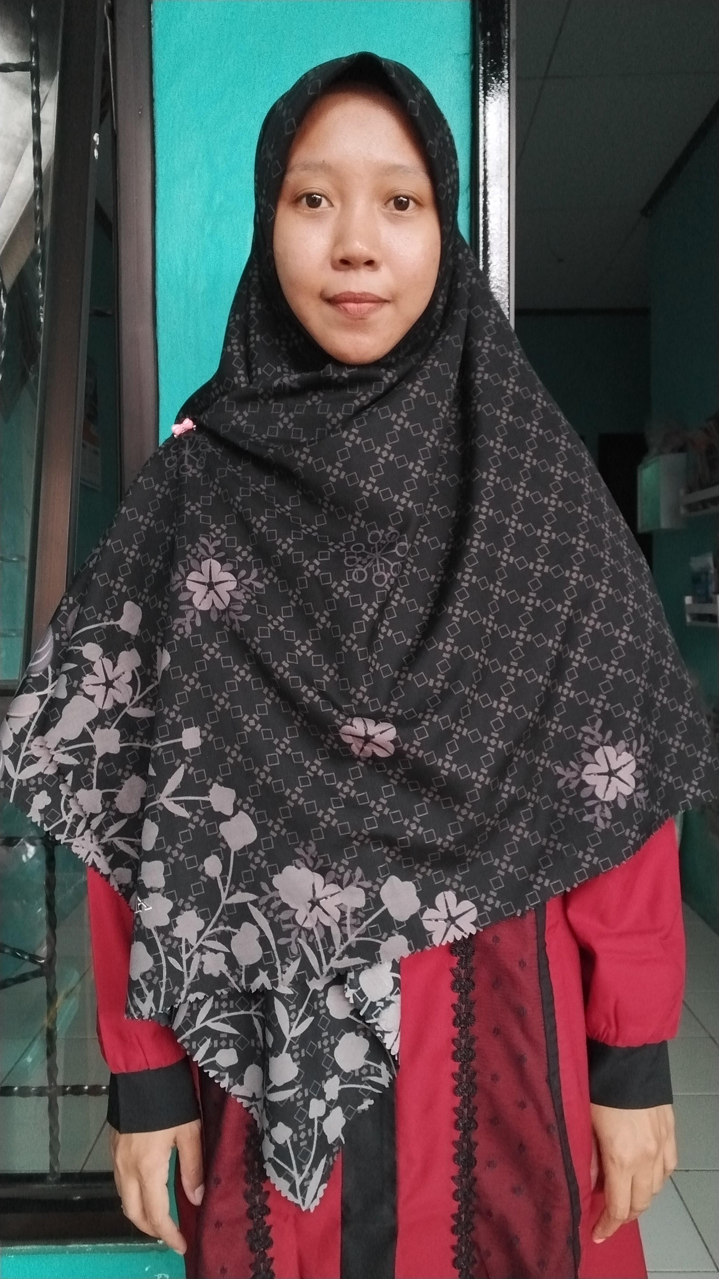 Tiya Hernawati 
